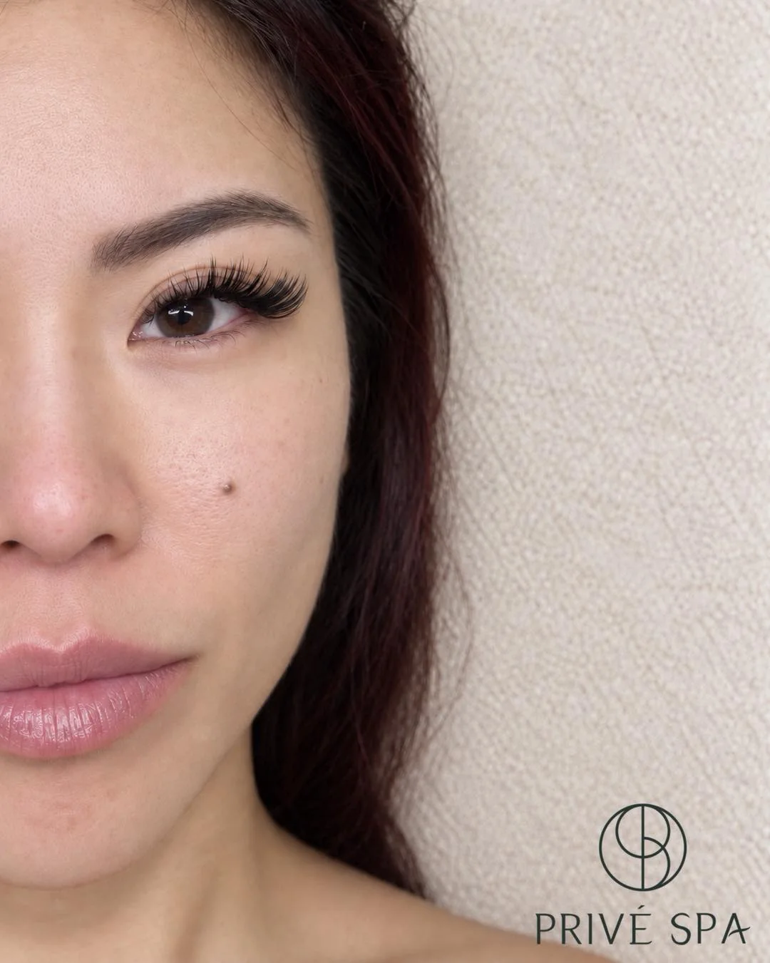 Close-up of a guest’s lash extensions by Privé Spa